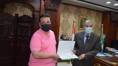 محافظ المنيا يكرم وفد صندوق التنمية المحلية