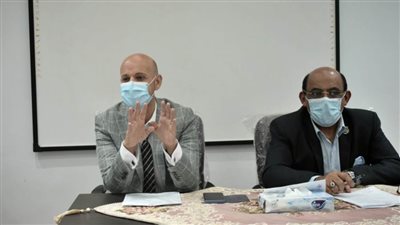 وكيل صحة الشرقية يناقش مع مديري الإدارات خطة العمل اليومية 