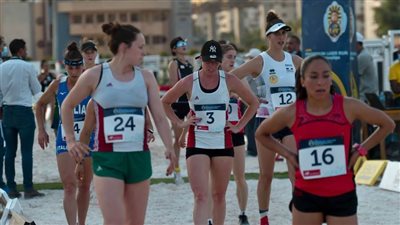 الفرنسية كلوفيل تتصدر منافسات السباحة في نهائي بطولة العالم للخماسي الحديث