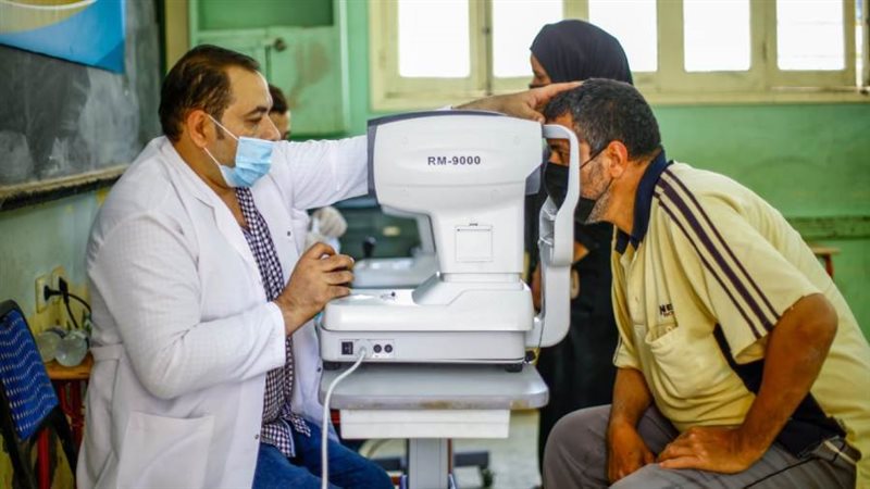 إجراء عمليات عيون