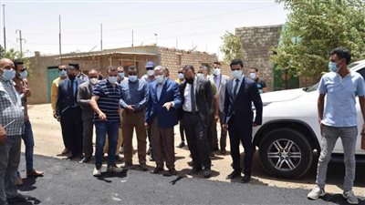 محافظ المنيا يتابع تنفيذ مشروعات المرحلة الأولى من مبادرة حياة كريمة بقرية الوفاء