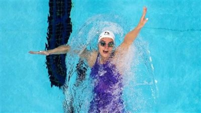 السباحة الأسترالية كايلي ماكون تحطم الرقم العالمي في سباق 