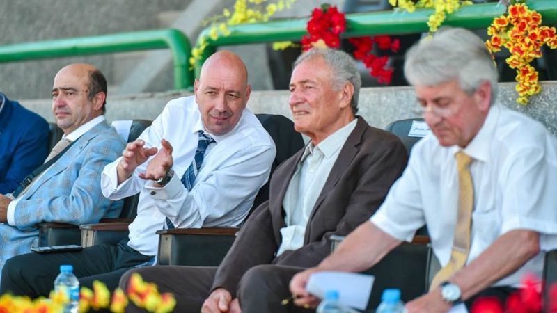 العريان وحديث مع