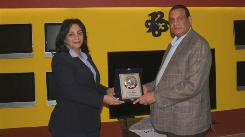 محافظ البحيرة يستقبل