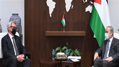 رئيس الوزراء الفلسطيني يبحث مع المبعوث النرويجي إعادة إعمار غزة
