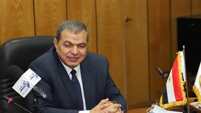 وزير القوى العاملة يتابع حالة عامل مصري بالكويت أصيب جراء اقتحام سيارة لمحل عمله