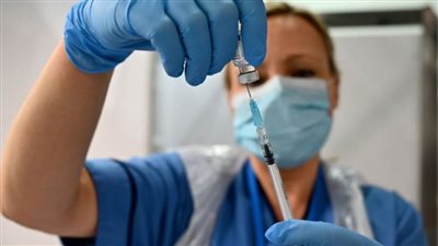 بريطانيا تفتح باب تطعيمات كورونا لمن فوق الـ21 عامًا