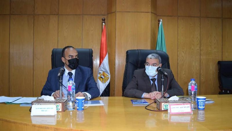 محافظ المنيا خلال