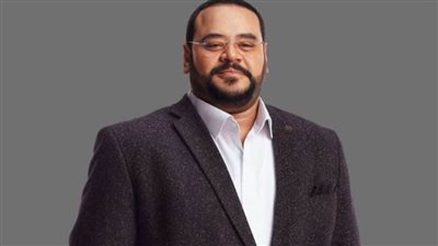 من السيدة التي تقف وراء تحسن صوت محمد ممدوح؟