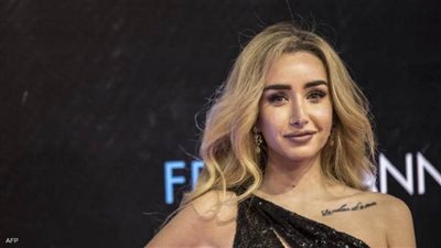 هنا الزاهد وأحمد فهمي يحتفلان بخروج والدتها من المستشفى