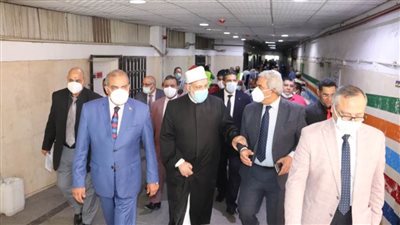 قيادات الأزهر تتفقد الأقسام الداخلية والعيادات الخارجية بمستشفى الحسين الجامعي
