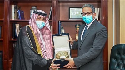 العنانى يلتقى وزير التجارة والاستثمار بالمملكة السعودية