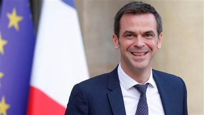 فرنسا تدرس التلقيح الإجباري للعاملين الصحيين ضد فيروس كورونا