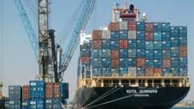 شحن 6500 طن صودا كاوية من ميناء غرب بورسعيد