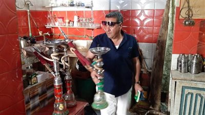 رئيس مدينة دمنهور يتابع تطبيق الإجراءات الاحترازية ويصادر 12 شيشة