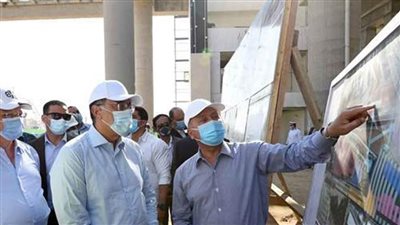 رئيس الوزراء يتفقد مشروع القطار الكهربائي الخفيف LRT