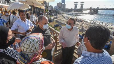 محافظ الإسكندرية يسلم 2 كابينة مجاناً بشاطئ استانلي لصالح جيش الإسكندرية الأبيض