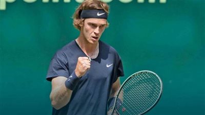 الروسي روبليف يتأهل إلى نهائي بطولة هاله للتنس في ألمانيا