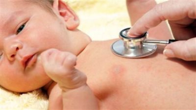 استشاري: 1% من الأطفال يولدون بعيوب في القلب.. تعرّف على العلاج