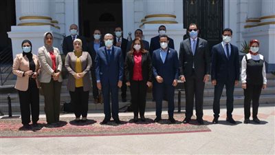 محافظ المنيا يستقبل وفدا من تنسيقية شباب الأحزاب والسياسيين 