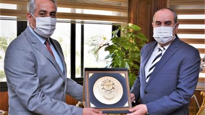 وزير الطيران المدنى يهنئ 
