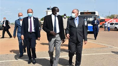 شاهد.. زيارة وزير الموارد المائية والري لمدينة جوبا في جنوب السودان