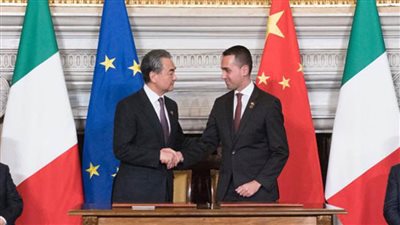 وزير الخارجية الإيطالي يبحث هاتفيا مع نظيره الصيني العلاقات بين البلدين