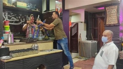 الجيزة تغلق 12 مقهى بحي شمال والوراق والبدرشين لمخالفة إجراءات مكافحة 