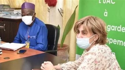 السفيرة المصرية بكوتونو تسلم دعوة لبنين للمشاركة بمؤتمر منظمة 