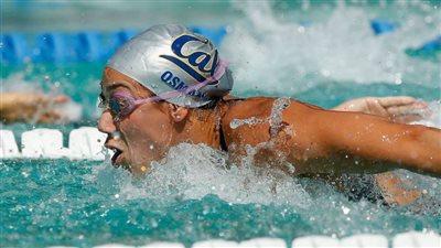 البطلة الذهبية فريدة عثمان.. فراشة السباحة المصرية تشارك في طوكيو 2020 