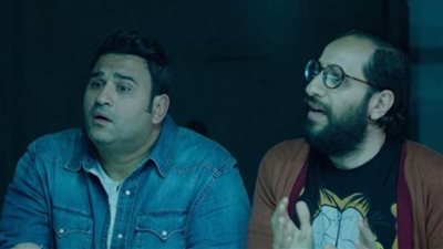 أكرم حسني وأحمد أمين على المسرح  في 