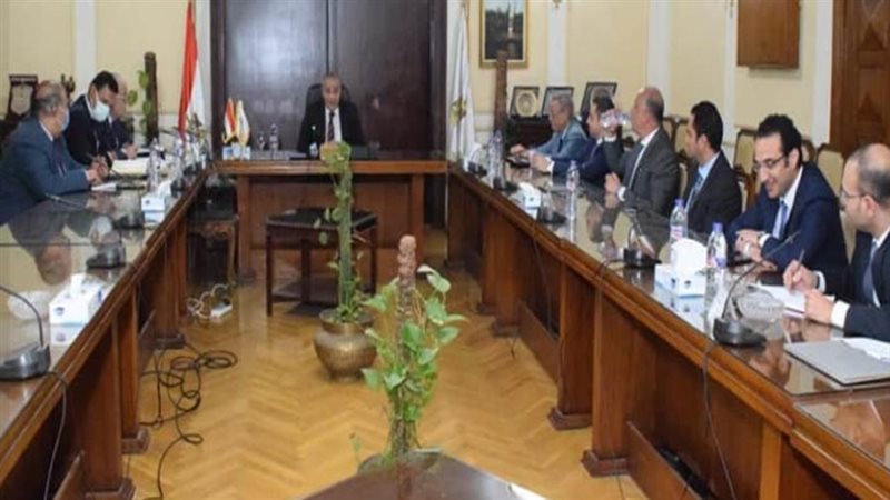 وزير التموين يجتمع