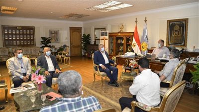 محافظ أسيوط يلتقي وفد الإنتاج الحربي لمتابعة مبادرة تطوير الريف المصري