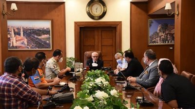 محافظ بورسعيد يلتقي لجنة إدارة أزمة كورونا 