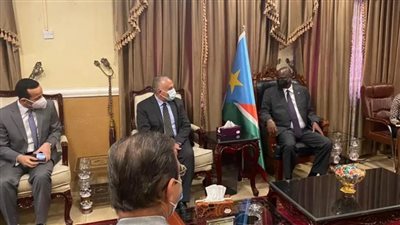 وزير الري يبحث مع نائب الرئيس ووزير الكهرباء بجنوب السودان موقف المشروعات التنموية