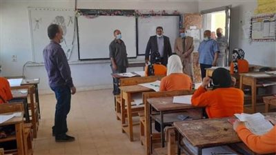 وكيل وزارة التعليم بالوادي الجديد يجري جولة تفقدية لمتابعة سير الامتحانات 