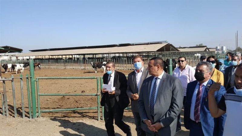 جانب من زيارة المحافظ