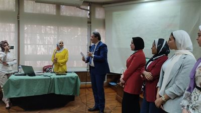 نقيب الإعلاميين يثني على مشاريع تخرج  بنات عين شمس