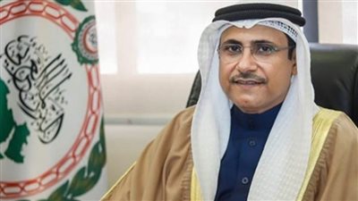 العسومي يكرم رئيس مجلس الشورى بوسام التميز العربي
