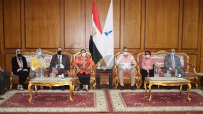 رئيس جامعة كفر الشيخ يستقبل اللجنة العلمية الدائمة للآثار المصرية