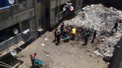  رفع ٨٠ طن مخلفات من أعلي سطح عقار بشمال الجيزة