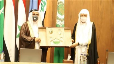 العسومي يكرم رئيس مجلس الشوري السعودي بالجامعة العربية