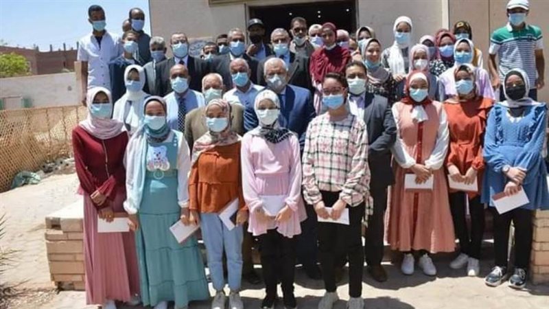 صورة تذكارية للواء