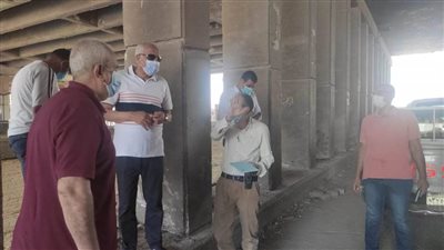 محافظ الجيزة يضبط سيارة نظافة بدون غطاء