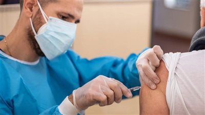 بريطانيا: إعطاء أكثر من 400 ألف جرعة من لقاحات كورونا خلال 24 ساعة