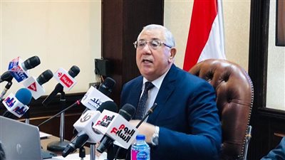 وزير الزراعة: 