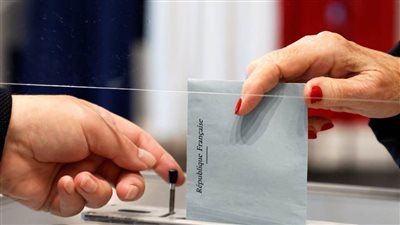 فرنسا..اليمين يظفر بعدة مناطق في الانتخابات الإقليمية واليمين المتطرف يتراجع
