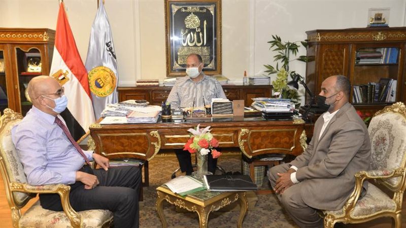 محافظ أسيوط يلتقي