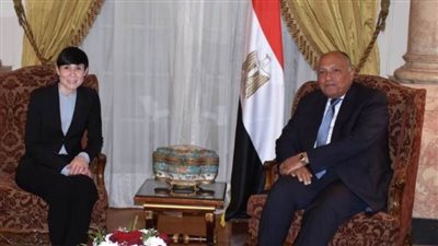 شكري يبحث مع نظيرته النرويجية الأوضاع في سوريا وتطورات ملف ⁧‫سد النهضة