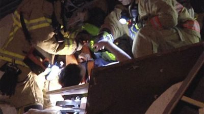 عاجل| الفرح والحزن وسط إنقاذ الصبي الدراماتيكي.. وفاة الأم (فيديو)